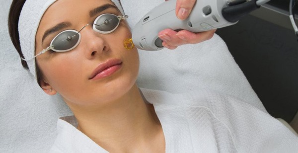 Pembersihan kulit muka laser. Harga pemutihan, peremajaan, kontraindikasi